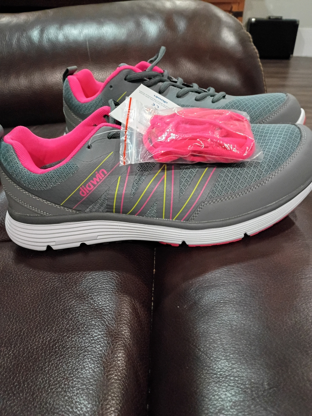 Diawin Women's Gray and Pink Lightweight Athletic Sneakers